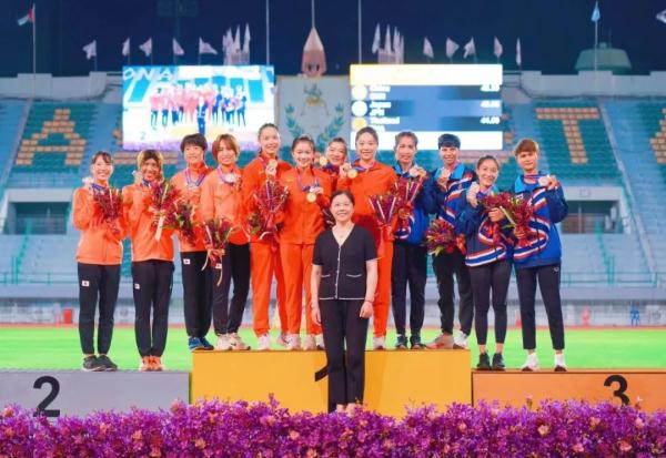 广西姑娘韦永丽,与队友夺得亚锦赛首金! 广西姑娘韦永丽,与队友夺得亚锦赛首金!