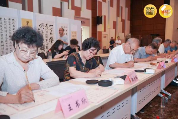 仪式感满满！陕西一高校坚持17年毛笔手写录取通知书