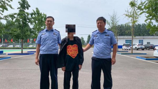 偷拿爷爷的电话卡卖钱,这亲孙子可真行! 偷拿爷爷的电话卡卖钱,这亲孙子可真行!