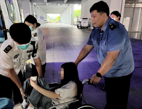 紧急!阜阳西站拍下的一幕! 紧急!阜阳西站拍下的一幕!