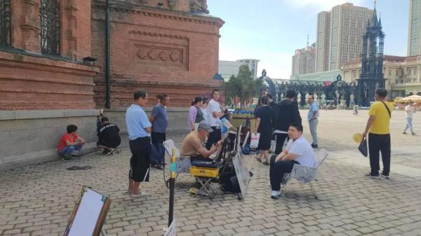 “来了就不想走”，7月全国多地频现高温，哈尔滨凉快得独树一帜