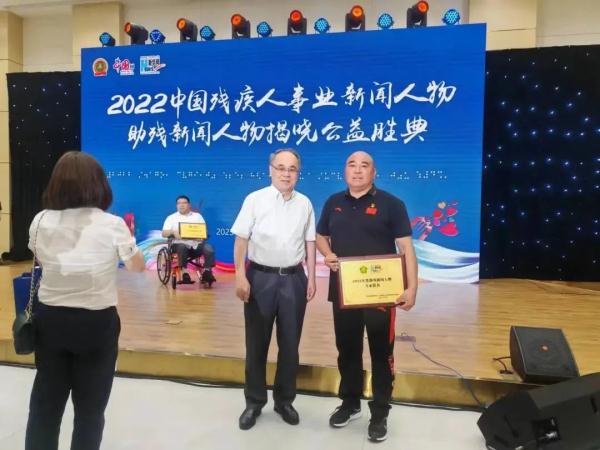 他的“孩子”是冠军！“光头爸爸”做到了！