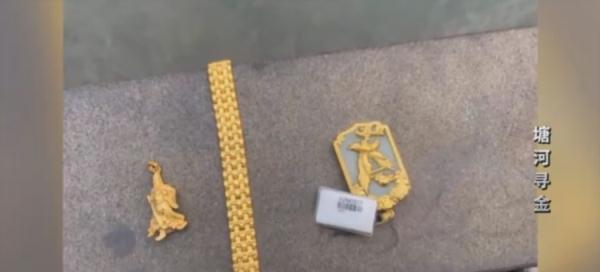 金店深夜被撬锁17次,两分钟内价值50万元金饰被洗劫一空 金店深夜被撬锁17次,两分钟内价值50万元金饰被洗劫一空