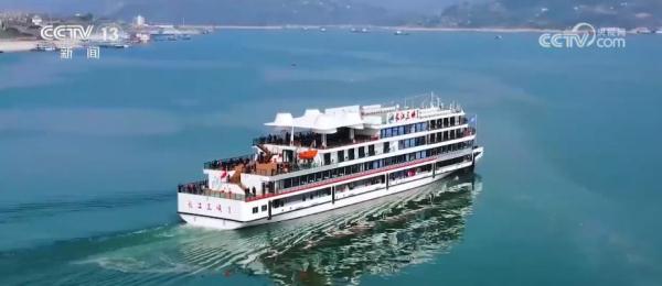 长江航道运输生产稳中有进 “两坝一峡”“长江夜游”热度上涨