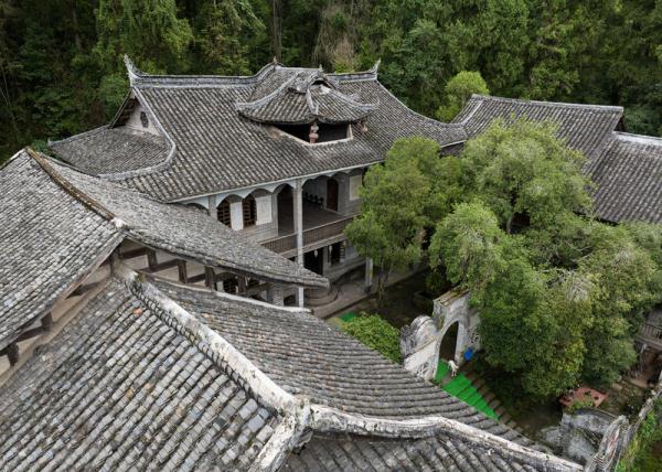 百年老宅藏深山