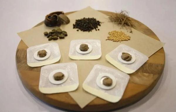 广东人排队贴三伏贴、“晒背”上热搜！医生：这些要点需注意→