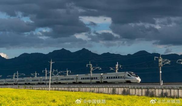 这可能是2023年点赞率最高的一条朋友圈！你只差一张高铁票