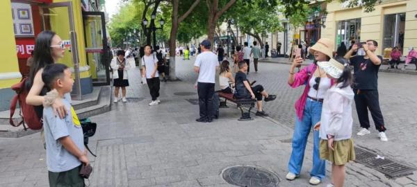 “来了就不想走”，7月全国多地频现高温，哈尔滨凉快得独树一帜