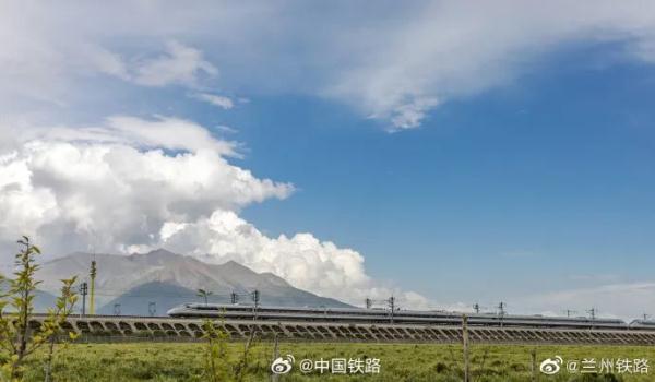 这可能是2023年点赞率最高的一条朋友圈！你只差一张高铁票