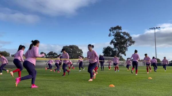 感谢自己坚持 打好首场比赛——专访中国女足队员娄佳惠、姚凌薇 感谢自己坚持 打好首场比赛——专访中国女足队员娄佳惠、姚凌薇