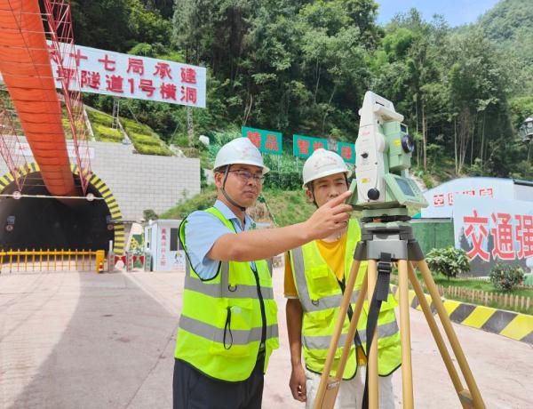 高温下，走近建设一线“最美”劳动者