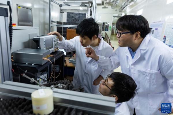 新华全媒+·新时代中国调研行·长江篇丨2400米极深地下!他们追寻宇宙“魅影” 新华全媒+·新时代中国调研行·长江篇丨2400米极深地下!他们追寻宇宙“魅影”