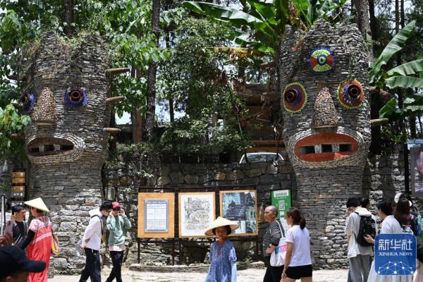贵阳夜郎谷:夏日游客盈门 贵阳夜郎谷:夏日游客盈门