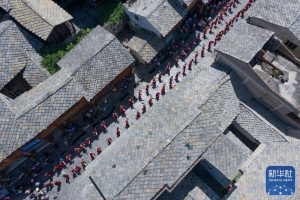 贵州安顺&middot;非遗地戏千人巡游