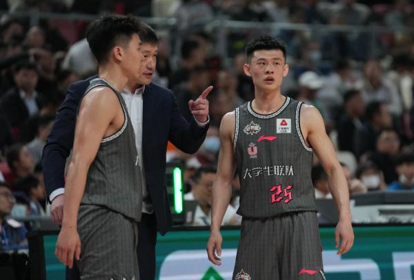追光｜CBA选秀大会见证大学生球员圆梦职业赛场