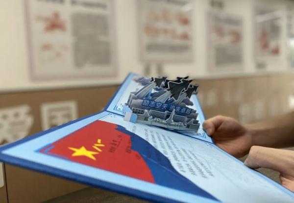 太帅了！坐“运-20”飞机上大学！