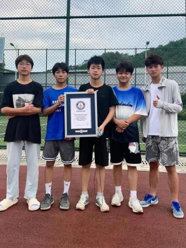 太能跳了！这个初中生，打破尘封10年的世界纪录