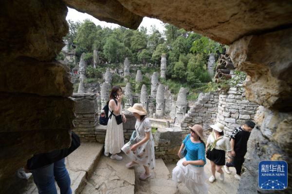 贵阳夜郎谷:夏日游客盈门 贵阳夜郎谷:夏日游客盈门