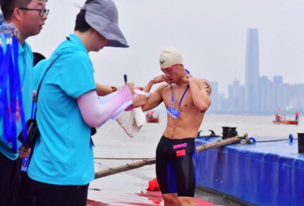 刚刚!冠军诞生! 刚刚!冠军诞生!