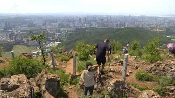 危险!长虫山惊现“野飞”滑翔伞…… 危险!长虫山惊现“野飞”滑翔伞……