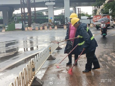 直击台风泰利来临前的海口 直击台风泰利来临前的海口