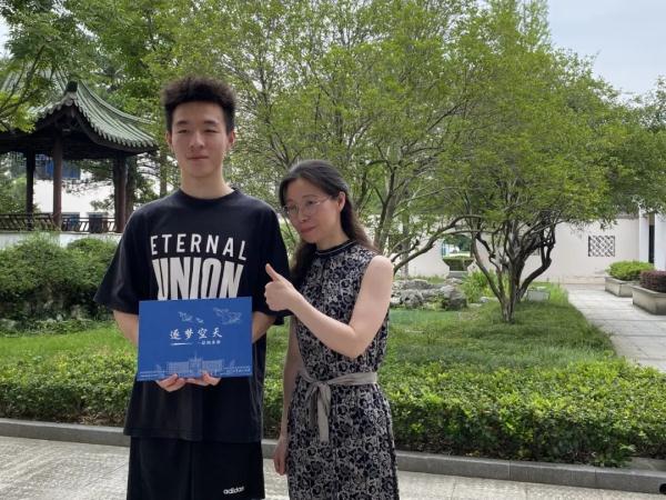 太帅了！坐“运-20”飞机上大学！