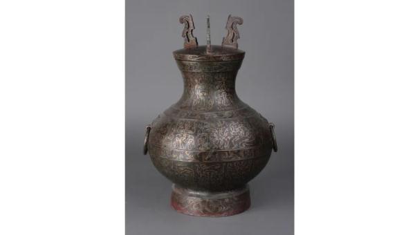 2498片玉片、1100克金丝、制作工期10年+ 2498片玉片、1100克金丝、制作工期10年+