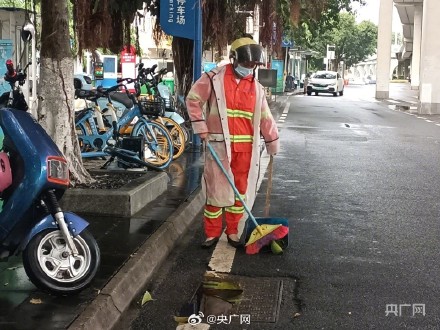 直击台风泰利来临前的海口 直击台风泰利来临前的海口