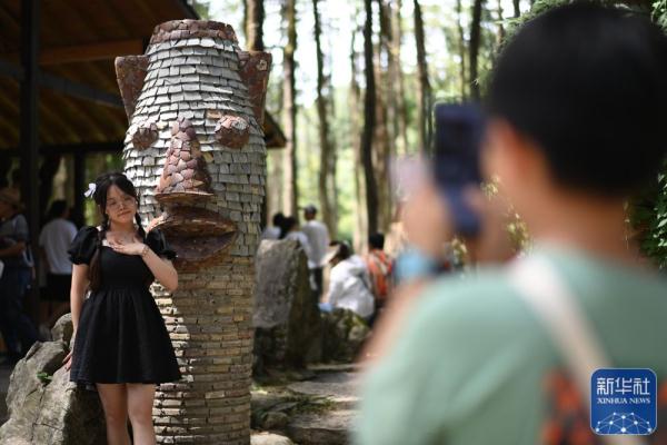 贵阳夜郎谷:夏日游客盈门 贵阳夜郎谷:夏日游客盈门