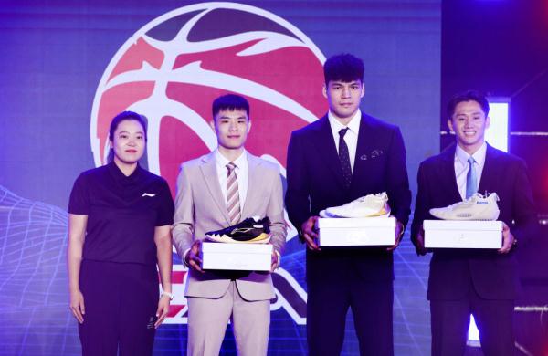 追光｜CBA选秀大会见证大学生球员圆梦职业赛场