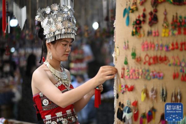 贵阳夜郎谷:夏日游客盈门 贵阳夜郎谷:夏日游客盈门