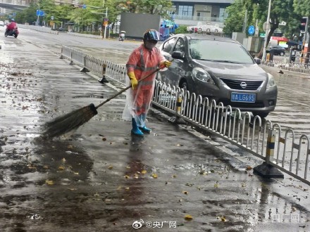 直击台风泰利来临前的海口 直击台风泰利来临前的海口