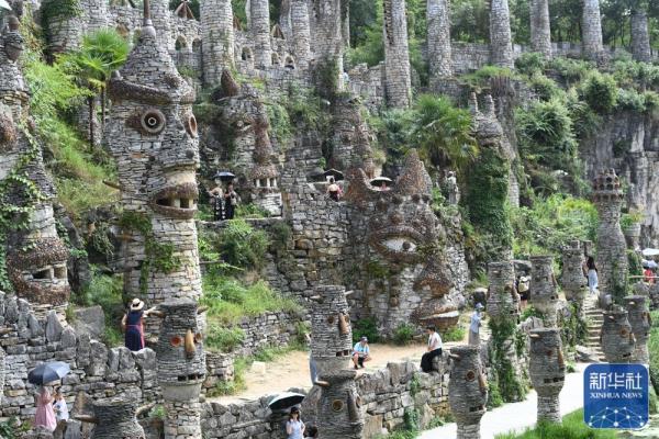 贵阳夜郎谷:夏日游客盈门 贵阳夜郎谷:夏日游客盈门