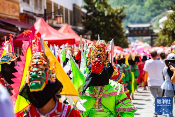 贵州安顺&middot;非遗地戏千人巡游