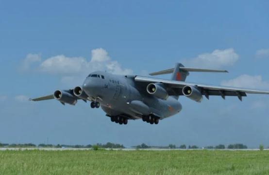 太帅了！坐“运-20”飞机上大学！