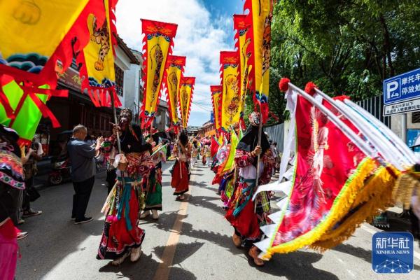 贵州安顺&middot;非遗地戏千人巡游