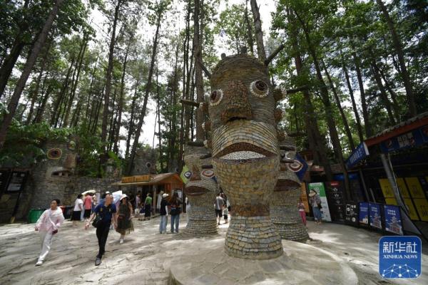 贵阳夜郎谷:夏日游客盈门 贵阳夜郎谷:夏日游客盈门