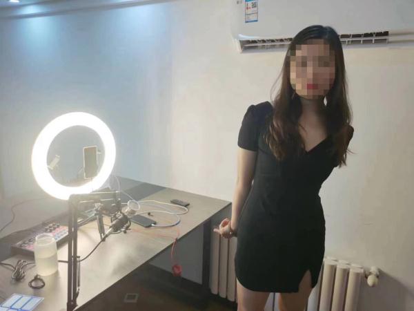 警方通报：多名女主播被合手！