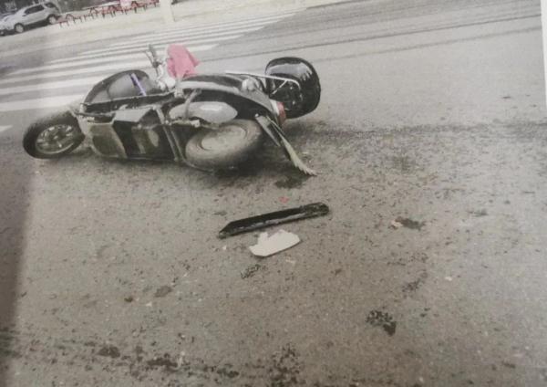 14岁少年无证驾驶摩托车 造成对方十级伤残 判了！