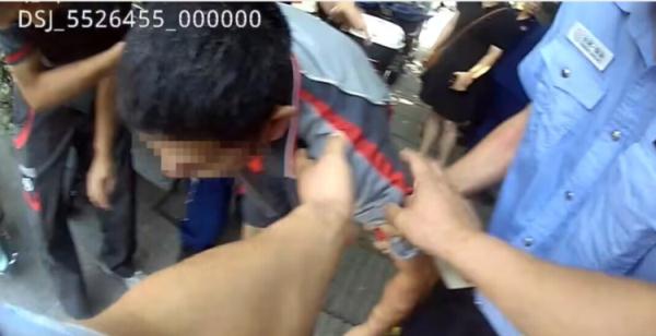 吸了口奶茶，快递小哥差点没命！此事已多次发生，记住保命动作