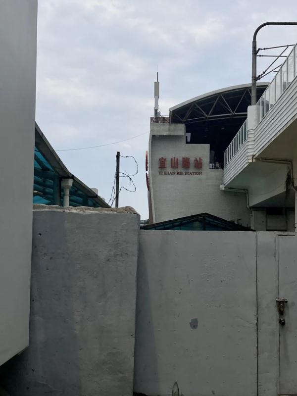 这是上海夏天最“恐怖”的一段地铁换乘通道？网友吐槽：热到崩溃