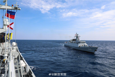 组图直击舰艇编队海上演练! 组图直击舰艇编队海上演练!