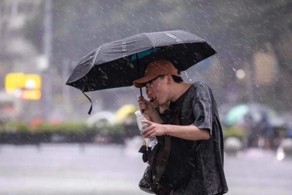 即将登陆!或有特大暴雨!Ⅱ级应急响应!部分景区关闭、列车停运,至于地铁… 即将登陆!或有特大暴雨!Ⅱ级应急响应!部分景区关闭、列车停运,至于地铁…