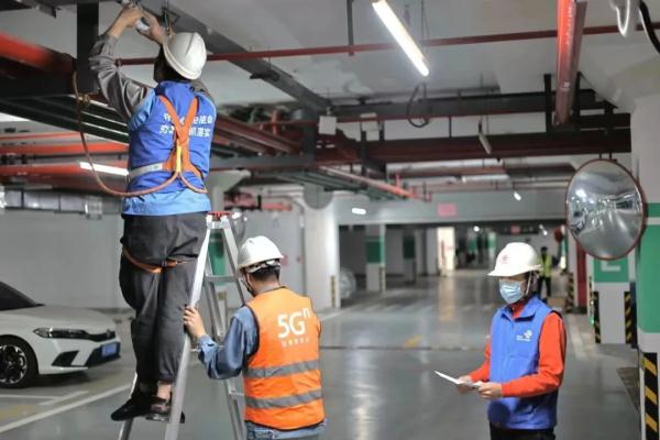 小区地下车库110都拨不出?智能网联汽车没信号“变瞎”?这件实事,上海市民呼声高 小区地下车库110都拨不出?智能网联汽车没信号“变瞎”?这件实事,上海市民呼声高