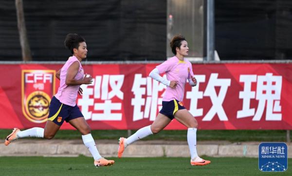 足球丨中国女足在球队大本营进行首次训练