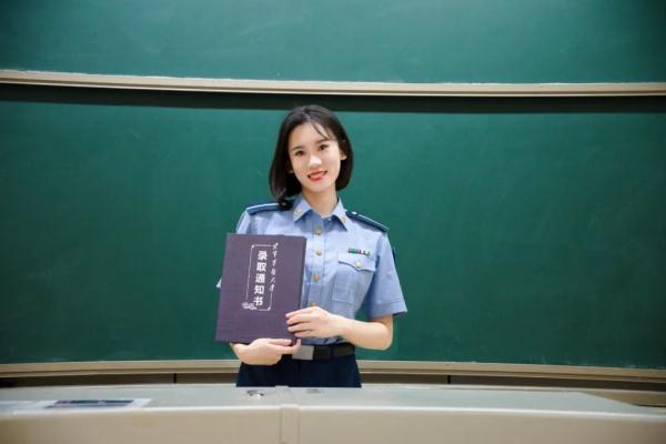 1.7万张军校录取通知书来了!有你的吗? 1.7万张军校录取通知书来了!有你的吗?