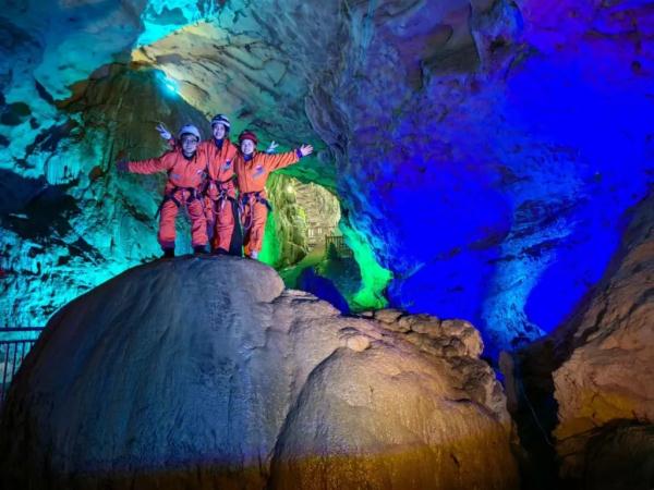 洞眼可望月洞内藏石像 北碚一溶洞堪比“盗墓笔记” 洞眼可望月洞内藏石像 北碚一溶洞堪比“盗墓笔记”