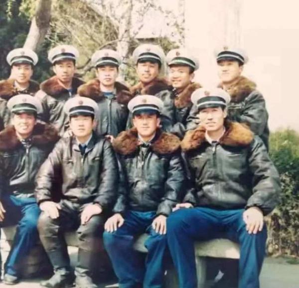 37年“老飞”光荣停飞，安全飞行10000余架次！