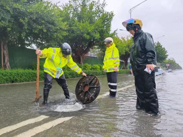 台风“泰利”一路向西已抵达防城港!各地最新救援现场 台风“泰利”一路向西已抵达防城港!各地最新救援现场