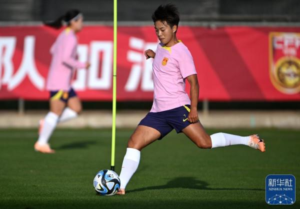 足球丨中国女足在球队大本营进行首次训练